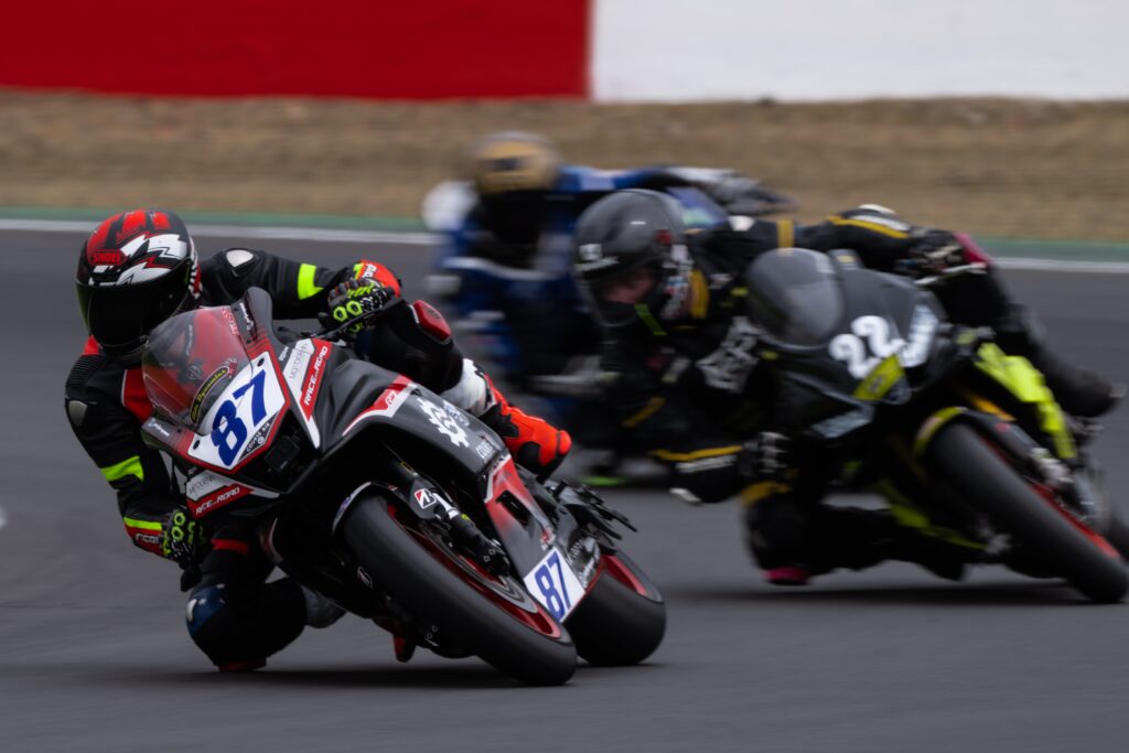 Tighter panning shot of bike 87 leading 2 other bikes through turn 3 of Queensland Raceway, Motorcycle Sportsmen of Queensland